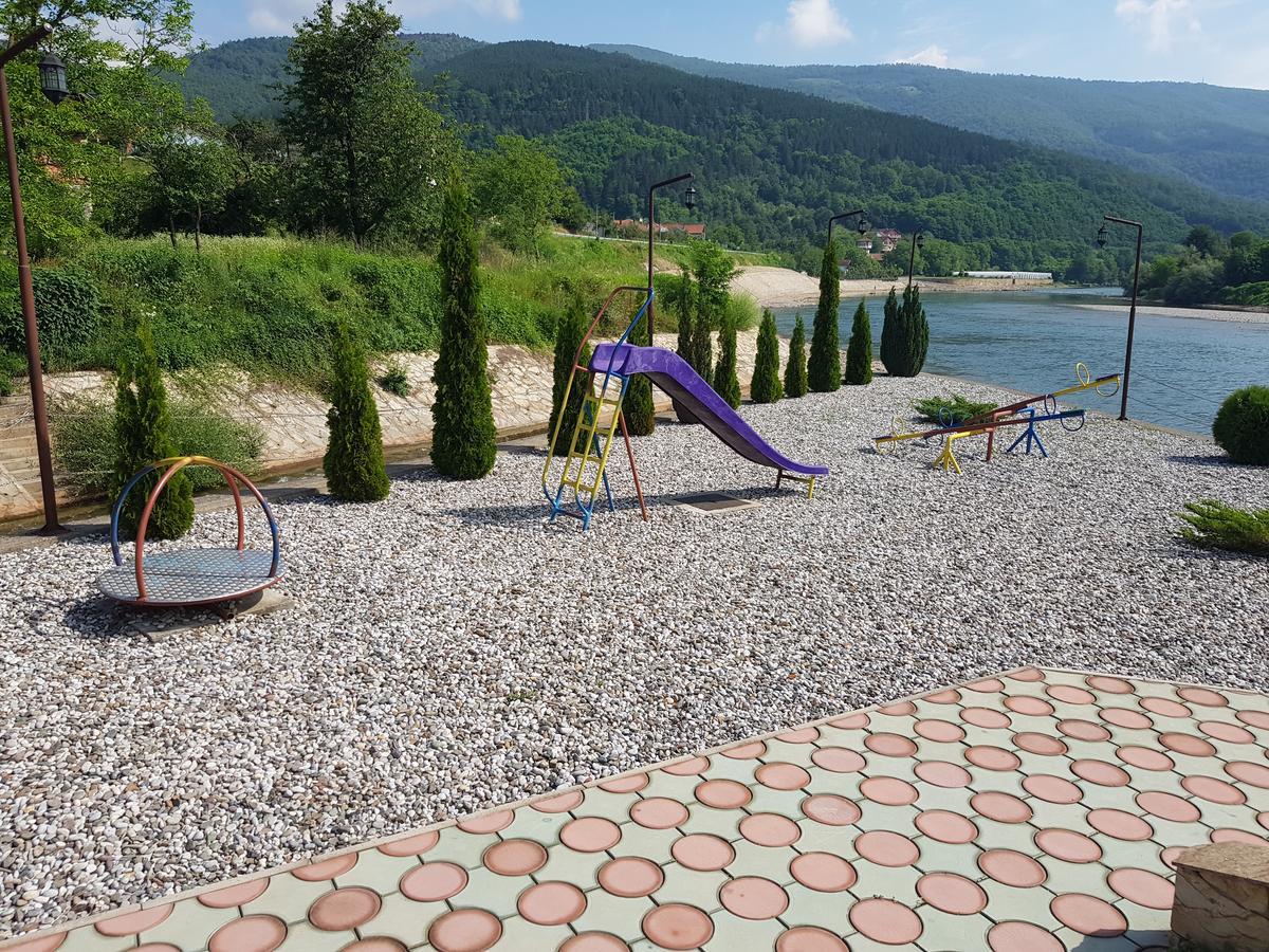 Hotel Pansion Basa Ustikolina Exterior foto
