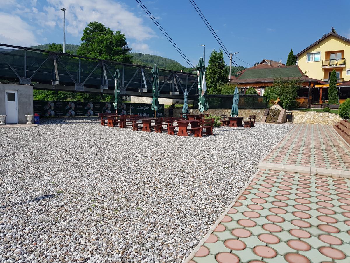 Hotel Pansion Basa Ustikolina Exterior foto
