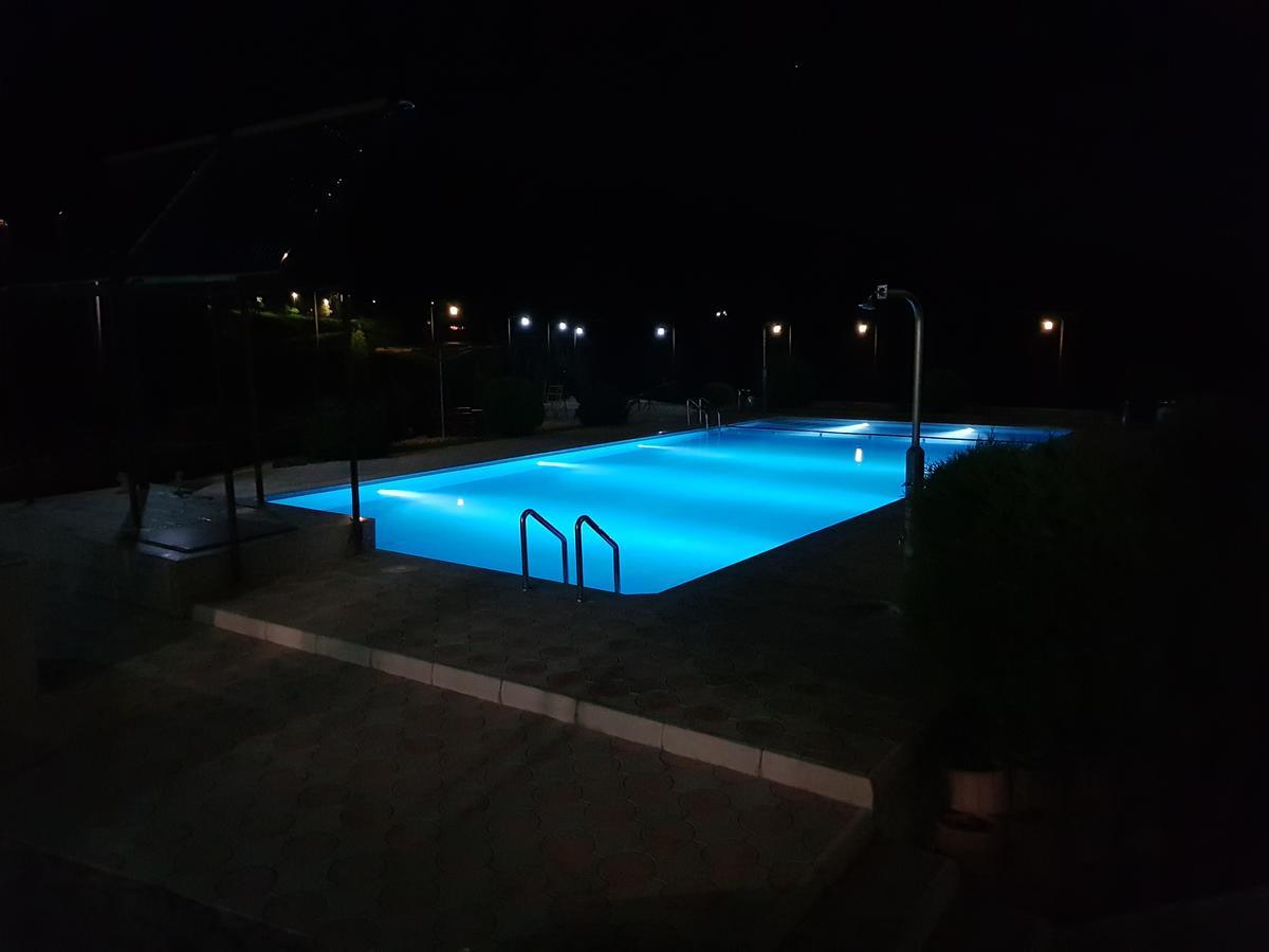 Hotel Pansion Basa Ustikolina Exterior foto